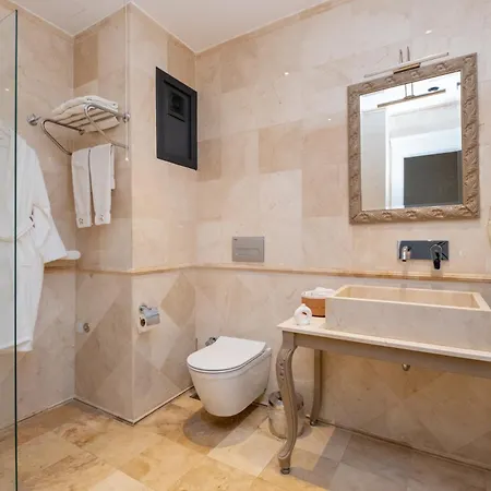 - Brand-new Designer - Elevator Access - Steps From Taksim & Seaside Hotel Istambul