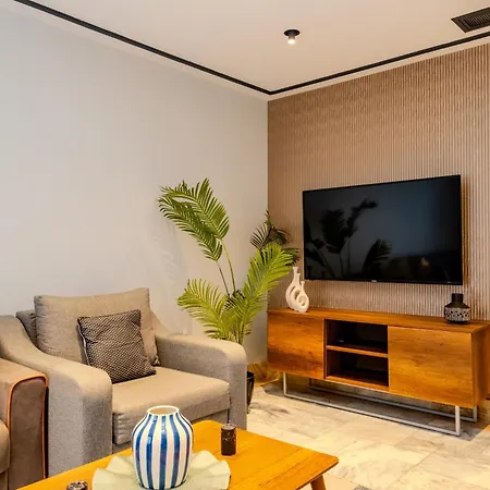 Hotel - Brand-new Designer - Elevator Access - Steps From Taksim & Seaside *